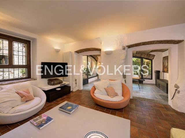 Villa in vendita a Castello di Brianza LC