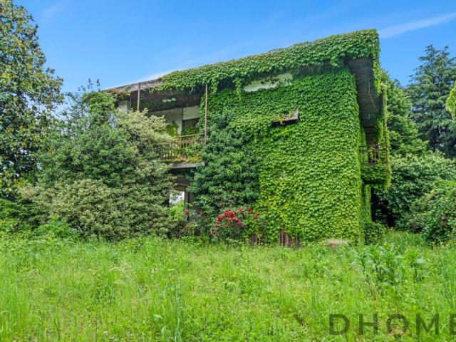 Villa in vendita a Castello di Brianza LC