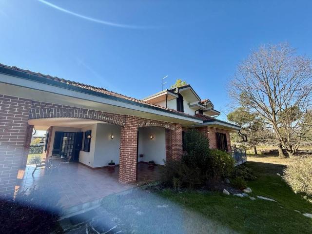 Villa in vendita a Castelletto Cervo BI