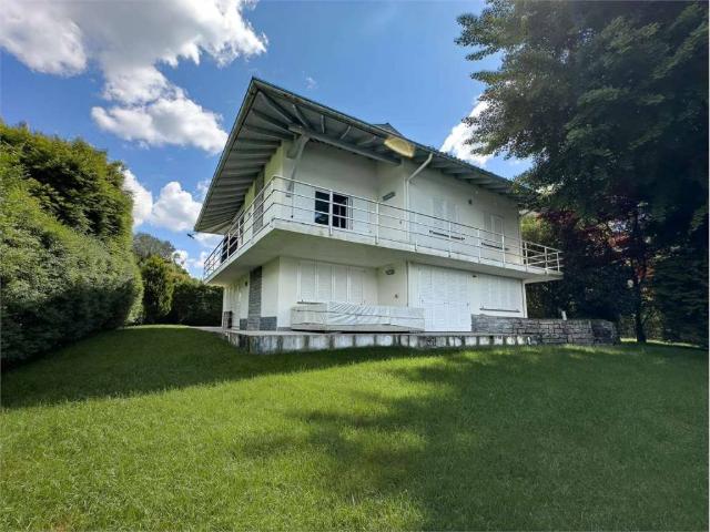 Villa in vendita a Castelletto Sopra Ticino NO
