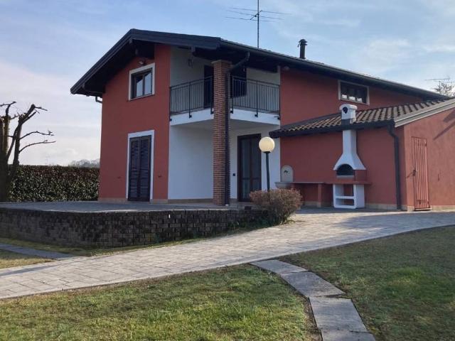 Villa in vendita a Castelletto Sopra Ticino NO
