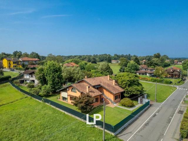 Villa in vendita a Castelletto Sopra Ticino NO