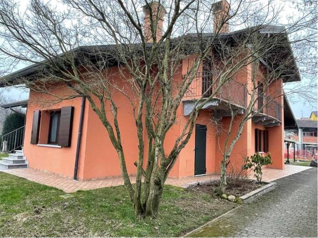 Villa in vendita a Castelletto Sopra Ticino NO