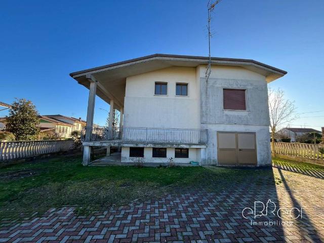 Villa in vendita a Castelnovo Bariano RO