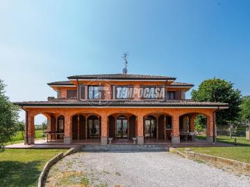 Villa in vendita a Castelnovo Di Sotto