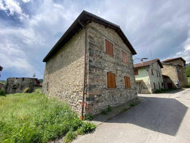 Villa in vendita a Castelnovo Ne' Monti RE