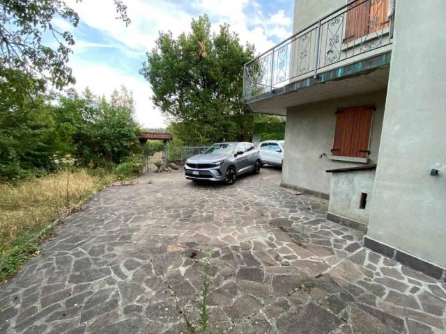 Villa in vendita a Castelnovo Ne' Monti RE