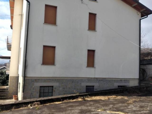 Villa in vendita a Castelnovo Ne' Monti RE