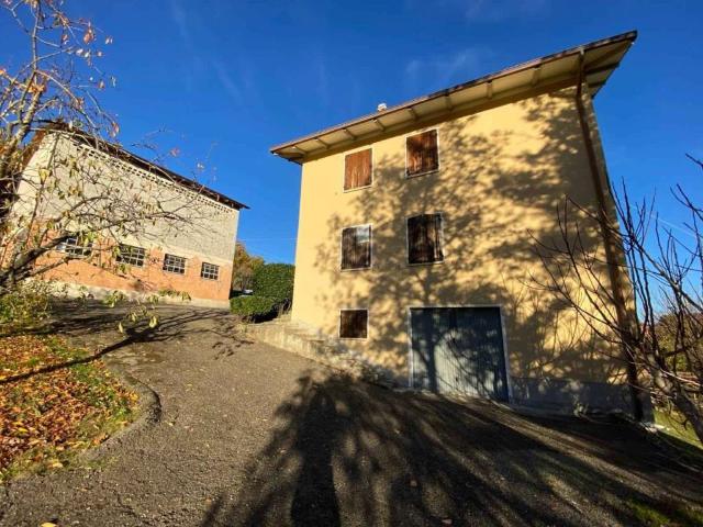 Villa in vendita a Castelnovo Ne' Monti RE