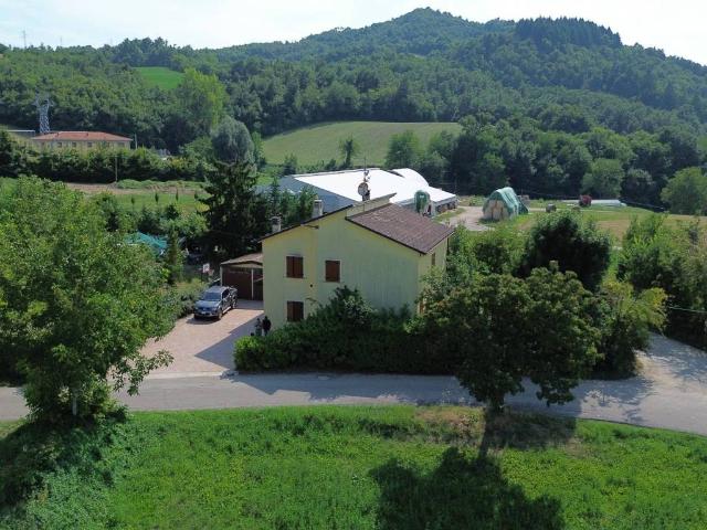 Villa in vendita a Castelnovo Ne' Monti RE