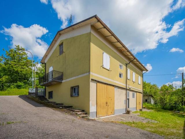 Villa in vendita a Castelnovo Ne' Monti RE