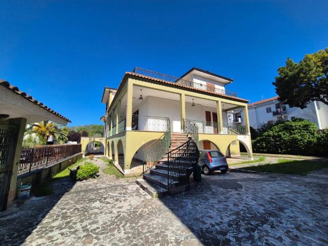 Villa in vendita a Castelnuovo Cilento SA