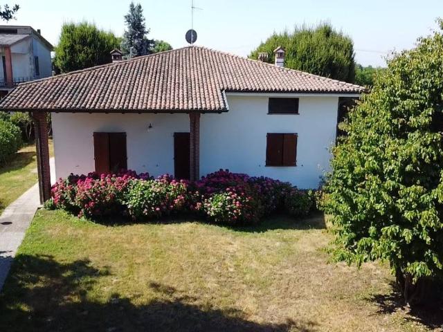 Villa in vendita a Castelnuovo Bocca d'Adda LO