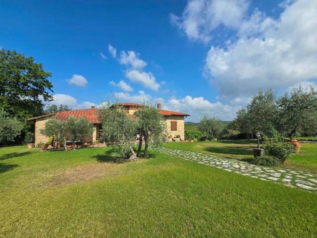 Villa in vendita a Castelnuovo Berardenga SI