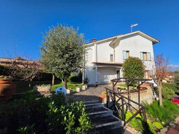 Villa in vendita a Castelnuovo Berardenga SI
