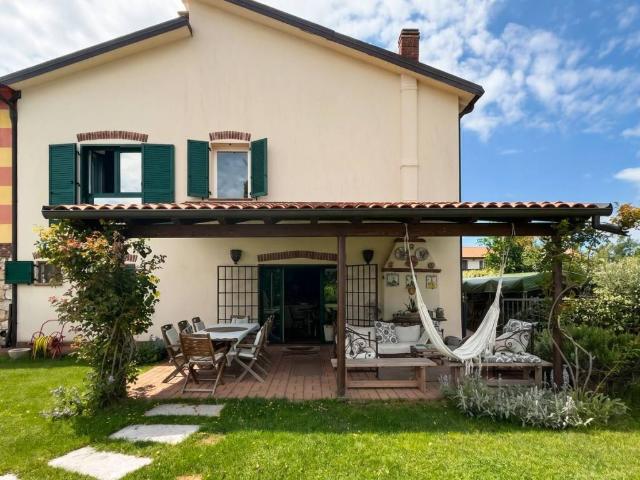 Villa in vendita a Castelnuovo del Garda VR