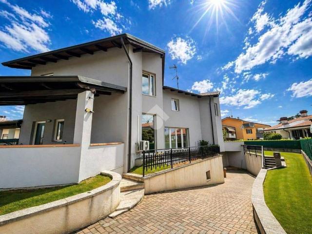Villa in vendita a Castelnuovo del Garda VR