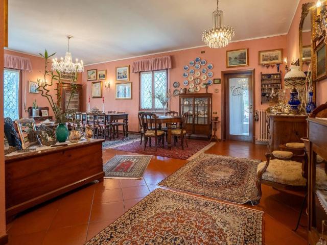 Villa in vendita a Castelnuovo del Garda VR