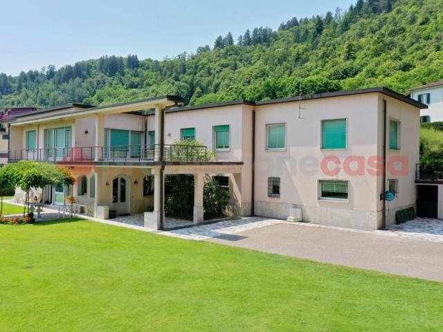 Villa in vendita a Castelnuovo di Garfagnana