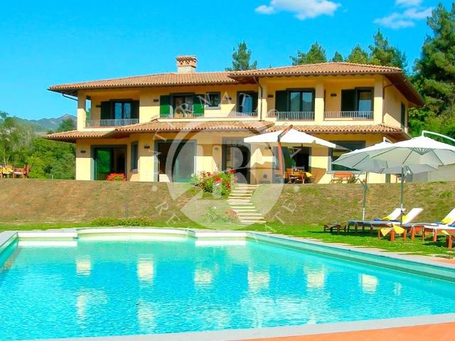 Villa in vendita a Castelnuovo di Garfagnana LU