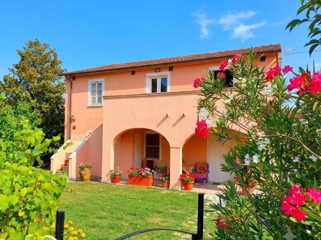 Villa in vendita a Castelnuovo Magra SP