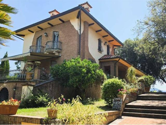 Villa in vendita a Castelnuovo Magra SP
