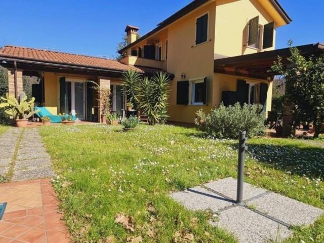 Villa in vendita a Castelnuovo Magra SP