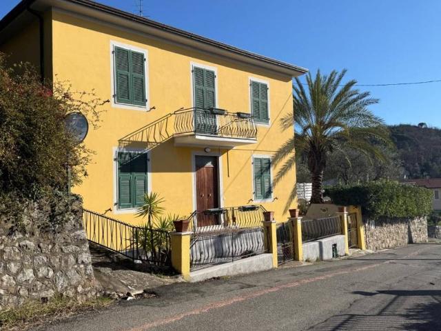 Villa in vendita a Castelnuovo Magra SP