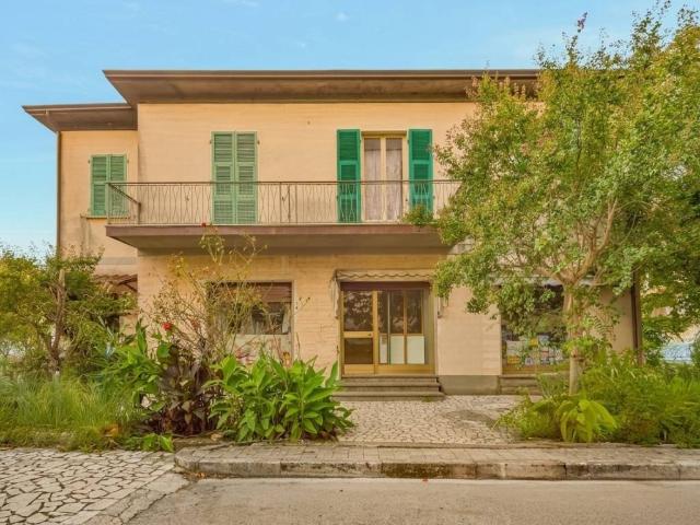 Villa in vendita a Castelnuovo Magra SP