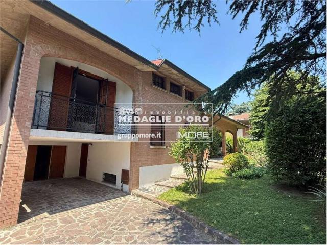 Villa in vendita a Castelnuovo Rangone MO