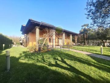 Villa in vendita a Castelvetro Piacentino PC