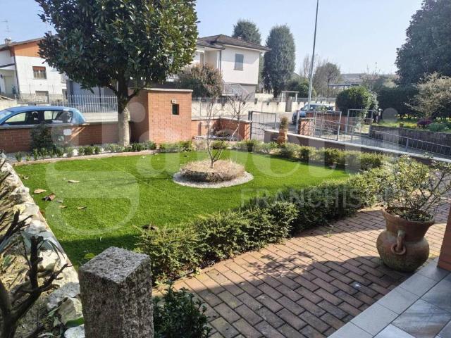 Villa in vendita a Castelvetro Piacentino PC