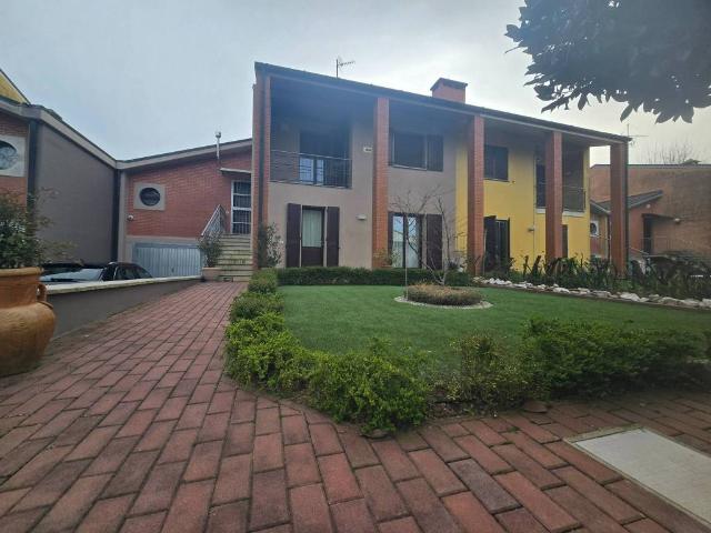 Villa in vendita a Castelvetro Piacentino PC