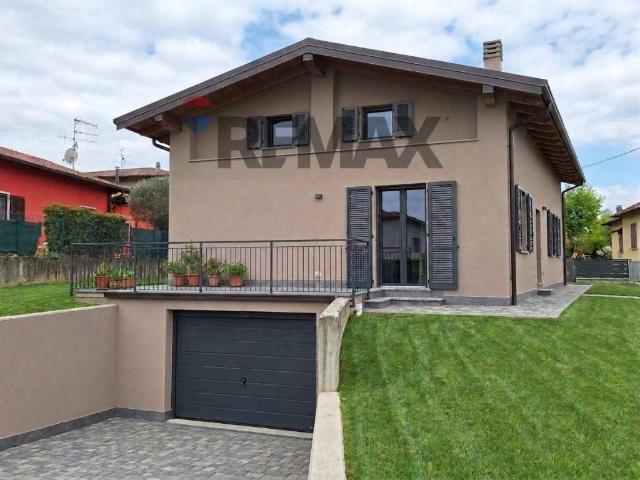 Villa in vendita a Castelveccana VA