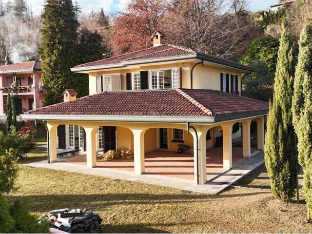 Villa in vendita a Castelveccana VA