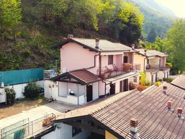 Villa in vendita a Castelveccana VA