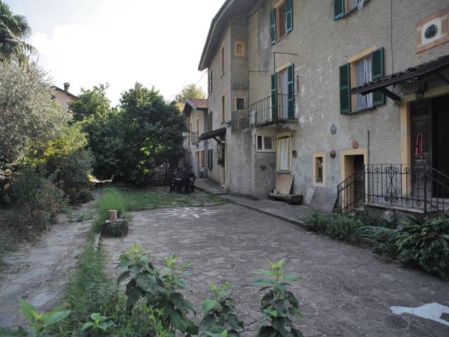 Villa in vendita a Castelveccana VA