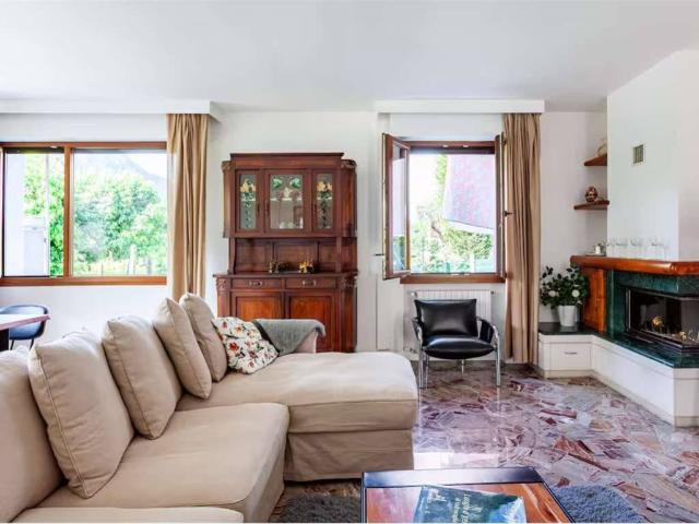 Villa in vendita a Castelveccana VA