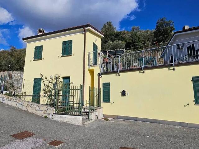 Villa in vendita a Castiglione Chiavarese GE