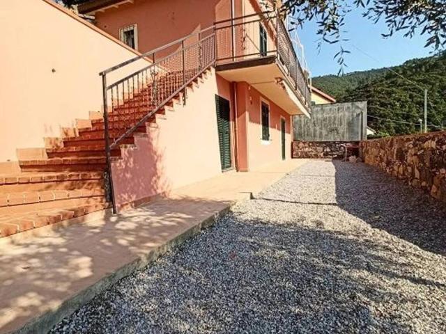 Villa in vendita a Castiglione Chiavarese GE