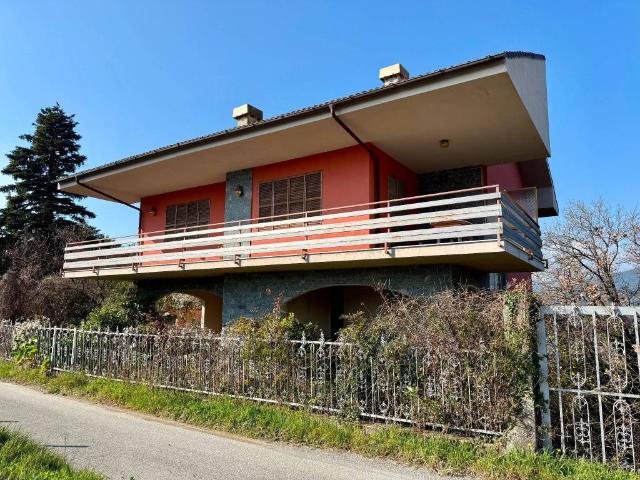Villa in vendita a Castiglione Chiavarese GE