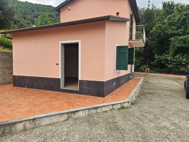 Villa in vendita a Castiglione Chiavarese GE