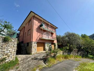 Villa in vendita a Castiglione Chiavarese GE