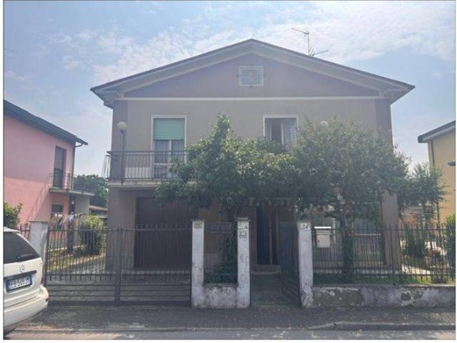 Villa in vendita a Castiglione d'Adda LO