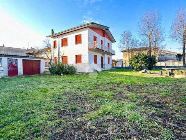 Villa in vendita a Castiglione d'Adda LO