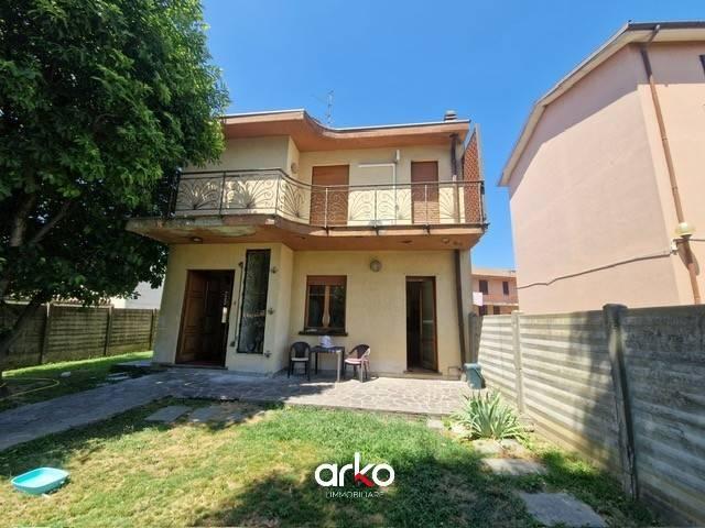 Villa in vendita a Castiglione d'Adda LO