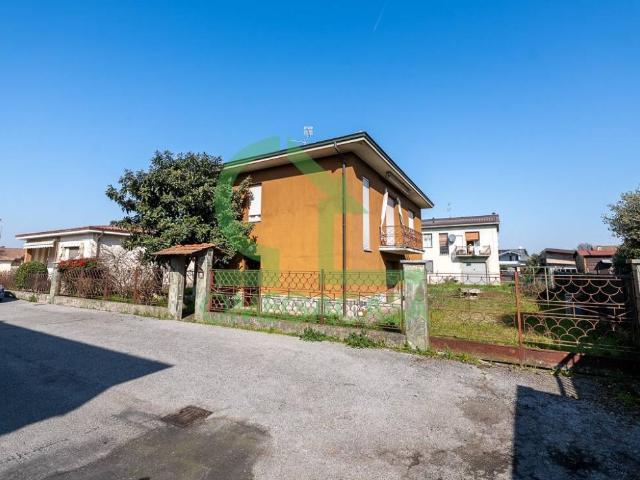 Villa in vendita a Castiglione d'Adda LO