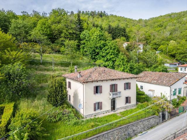 Villa in vendita a Castiglione di Garfagnana LU