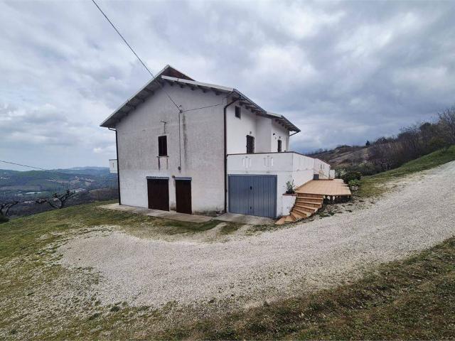Villa in vendita a Castiglione Messer Raimondo TE