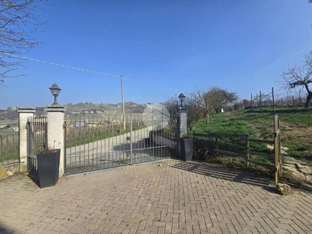 Villa in vendita a Castiglione Tinella CN